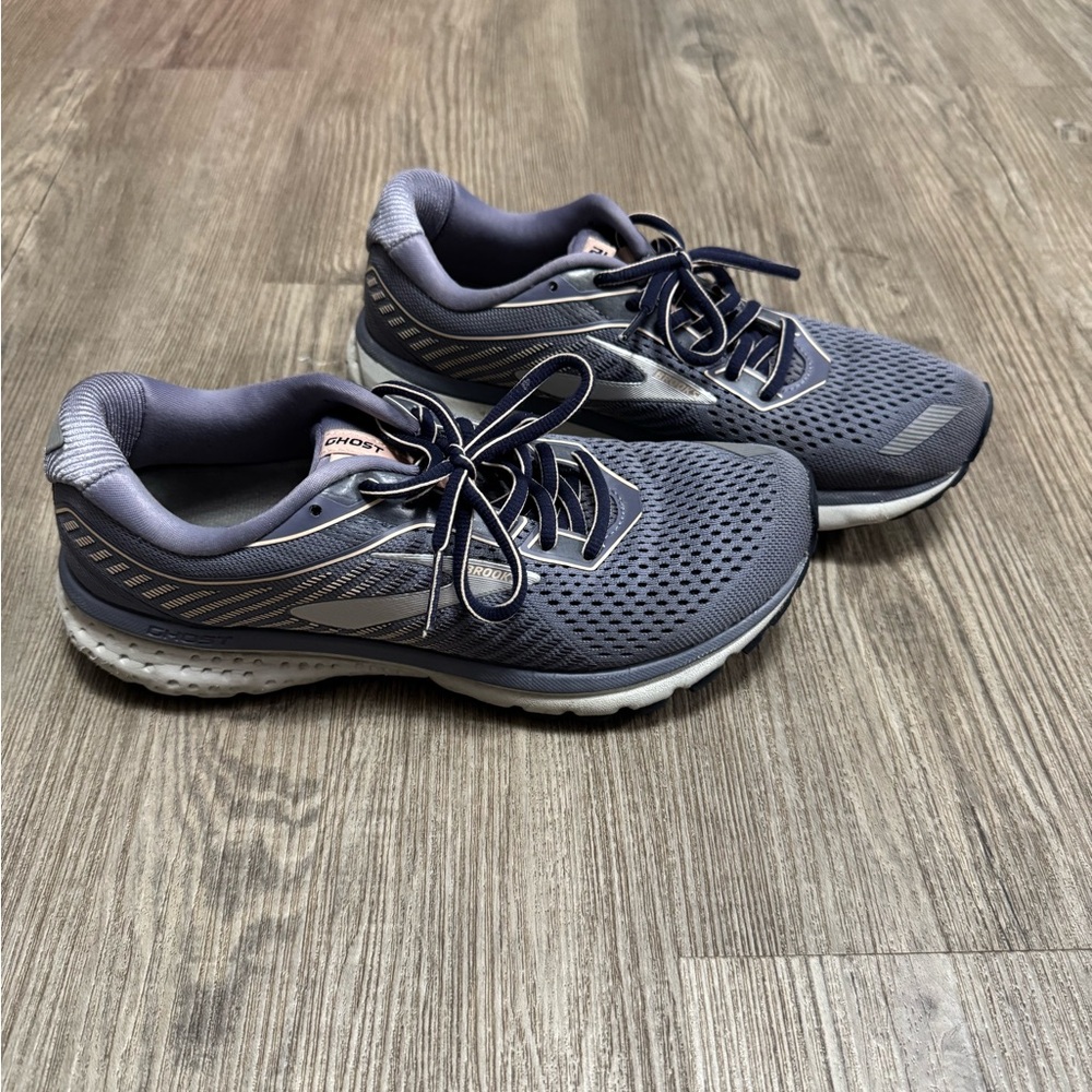 Brooks Ghost 12 Womens Size 8 Athletic Running Shoes Sneakers Purple Gray